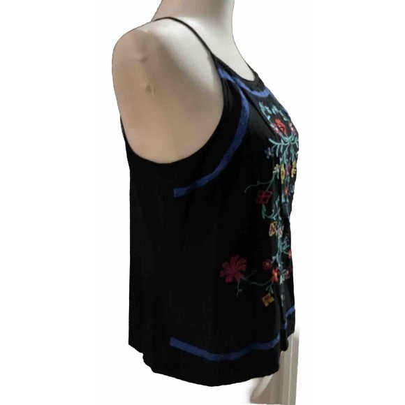 Eye shadow Floral Embroidered Keyhole Back Top. Size Medium LTOP625 - Picture 2 of 4